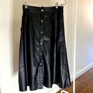 LetHear it for this Philosophy skirt!! OMG this is some soft faux leather.